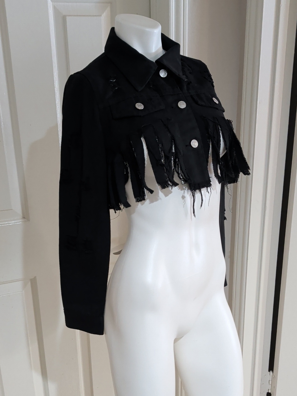 Thrill Black Cropped Fringe Jean Jacket 100% Cotton Women's Medium